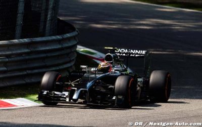 Boullier&nbsp;: Magnussen doit garder la même approche malgré les pénalités