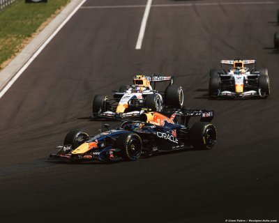 Traités ’d’idiots’ par Verstappen, les pilotes Racing Bulls racontent les problèmes de drapeaux bleus