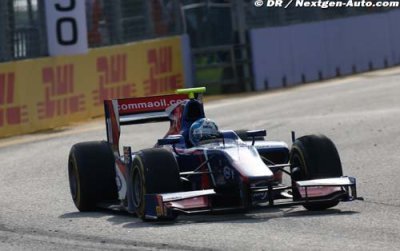 Palmer triumphs in Singapore feature race