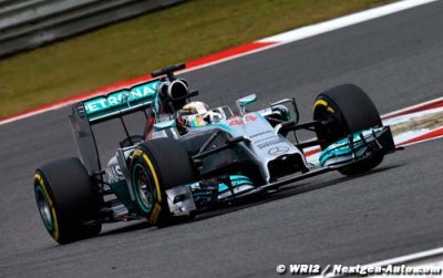Hamilton triple la mise à Shanghai