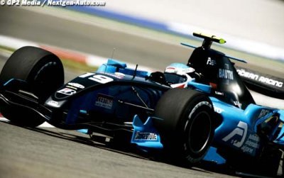 Ocean breaks on the Mediterranean 