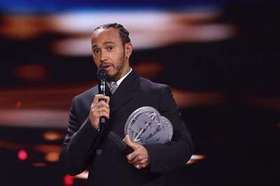 Hamilton abandonne volontairement son trophée après le gala de la FIA (mis à jour)