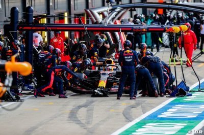 A la place de Red Bull, Brawn aurait aussi rappelé Verstappen à l’avant-dernier tour