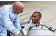 Hamilton refuses to criticise McLaren