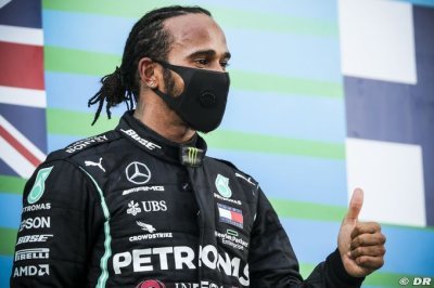 Hamilton contract saga ’embarrassing’ - Schumacher
