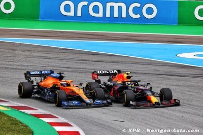 Cinquième, Pérez a perdu beaucoup de temps derrière Ricciardo