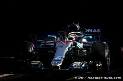 Hamilton dément vouloir rejoindre Ferrari