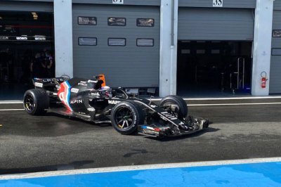 Des problèmes techniques interrompent le test final des pneus Pirelli de 18 pouces