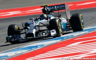 Sochi, FP1: Rosberg leads Hamilton in first practice