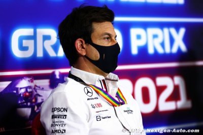 Sprint race to be ’train’ or crash-fest - Wolff