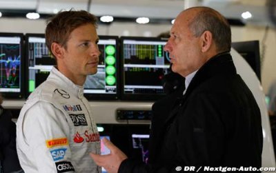 Dennis demande à Button de hausser son niveau de jeu