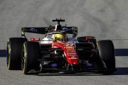 Hamilton et Leclerc confient leurs impressions de la Ferrari SF-26 sur le sec