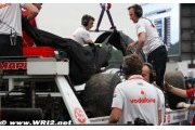 Hamilton dans le mur, Button au travail