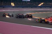 Accrochage entre les Mercedes F1 : Hamilton éliminé dès le départ (vidéo)