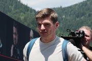 Verstappen recentre le débat sur la performance malgré les spéculations