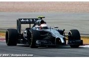 Magnussen a du mal avec ses pneus avant