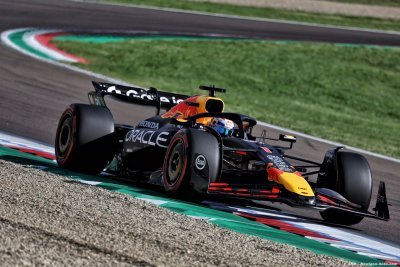 Verstappen warns rival bosses about F1 future talks