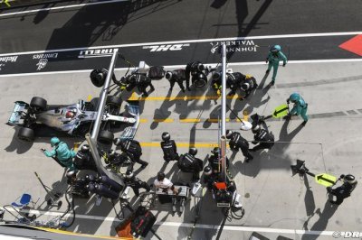 Un 2e arrêt pour Hamilton, le ‘coup de maître’ de Mercedes selon Brawn