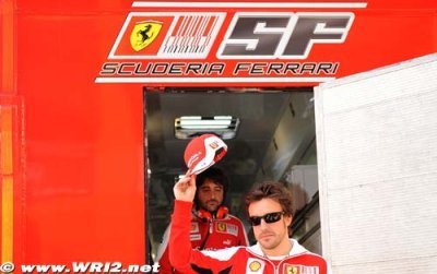 Fernando Alonso entre en piste