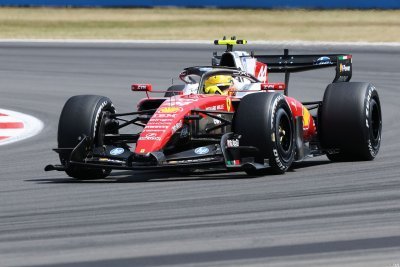 Hamilton set to extend Ferrari deal - report