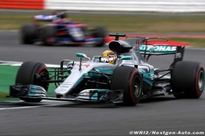 Mercedes répond aux rumeurs et va chercher à prolonger Hamilton