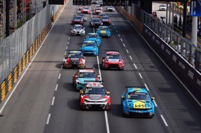 Macau, Race 3: Priaulx beats Huff for first win