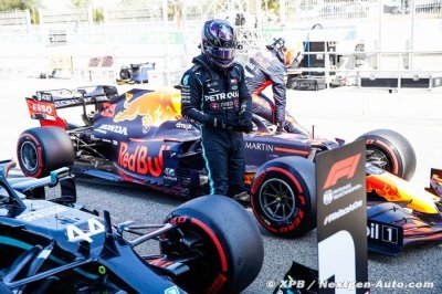 Hamilton takes pole in Barcelona ahead of Bottas and Verstappen