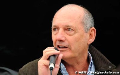 Dennis reconnait que l’accident d’Alonso reste un mystère