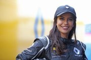 Renault donne le coup d'envoi avec une Saoudienne au volant d'une F1