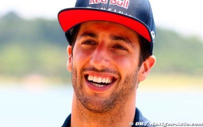 Ricciardo&nbsp;: La bataille entre Ferrari et Mercedes sera belle