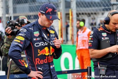 Verstappen ’dégoûté’ de voir ses fans brûler des casquettes Mercedes F1