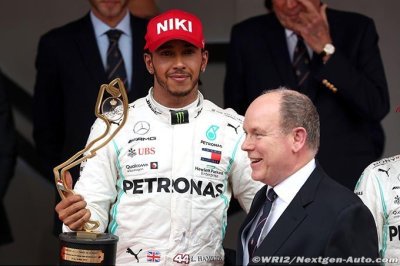 Un an après sa mort, Hamilton rend un hommage émouvant à Lauda
