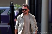 Alonso révèle une blessure à l'épaule et veut 'mieux se préparer physiquement'