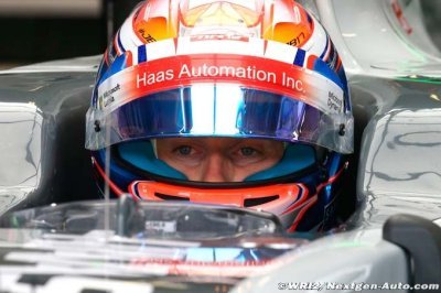 Des ennuis et une sortie de piste pour Grosjean
