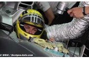 Bird hits Rosberg's helmet in Bahrain practice