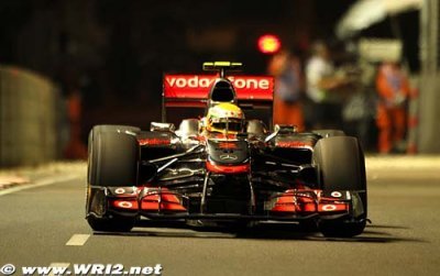 Hamilton fastest under the floodlights