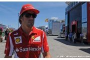 Alonso tombe à vélo, Glock se sent mal
