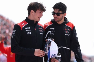 Haas F1 dans une impasse&nbsp;: Ocon vivement critiqué, Bearman déjà promis à Ferrari
