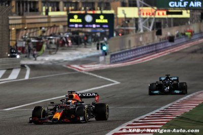 Max Verstappen frustré d’avoir dû rendre sa place à Hamilton