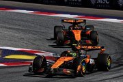 'Comme deux F1 qui font l'amour sans transpirer !' : Horner s'amuse des McLaren