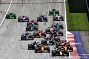 Verstappen résiste aux McLaren pour gagner le Sprint F1 en Autriche