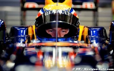 Webber not ruling out team switch for 2012