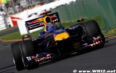 Vettel flies to pole in Oz