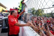 Vasseur prédit 'une énorme bagarre jusqu'à la fin de saison'