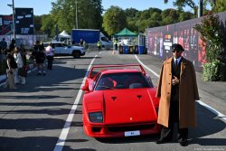 Photos - Hamilton arrive à Monza (…)