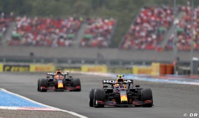 Wolff s’inquiète du rôle de Pérez face aux stratégies de Mercedes F1