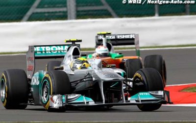 Les deux Mercedes marquent des points