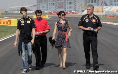 Renault edges towards signing Grosjean for 2012