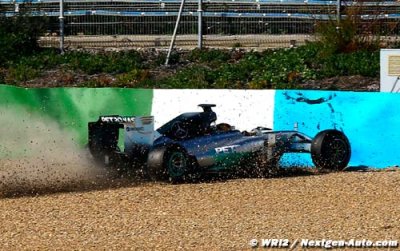 Faltering start to first test of 2014