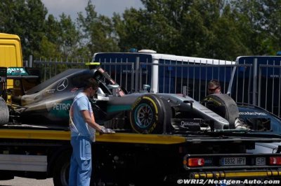 Villeneuve&nbsp;: Le geste de Rosberg est illégal et dangereux